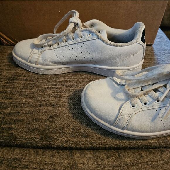 Adidas ladies leather sneakers size 8 - Picture 10 of 10